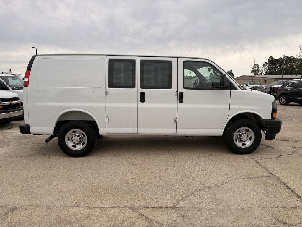 2025 Chevrolet Express Cargo Work Van - Photo 6