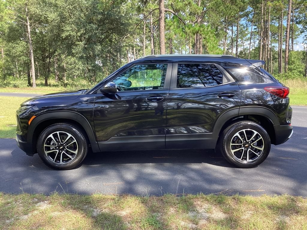 Used 2025 Chevrolet Trailblazer LT SUV