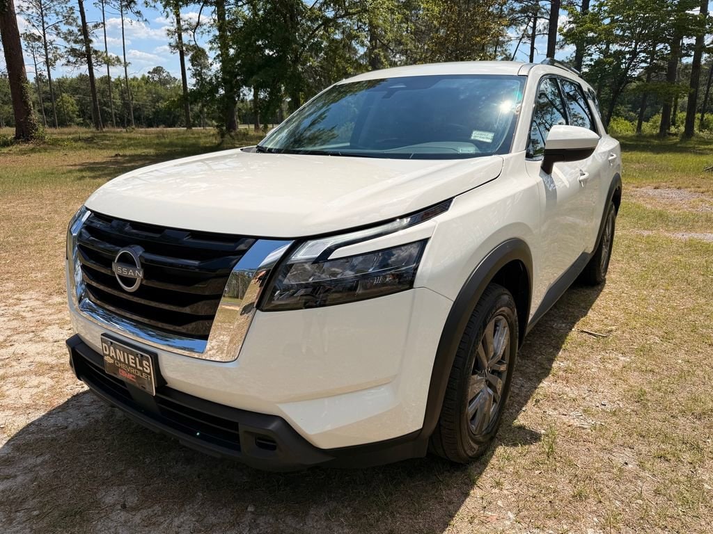 Used 2025 Nissan Pathfinder SV