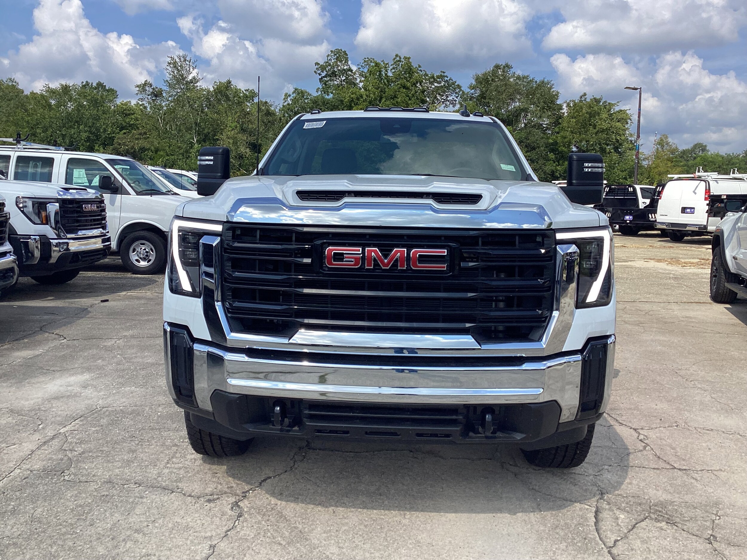 2025 Gmc Sierra 2500 HD Pro photo 2
