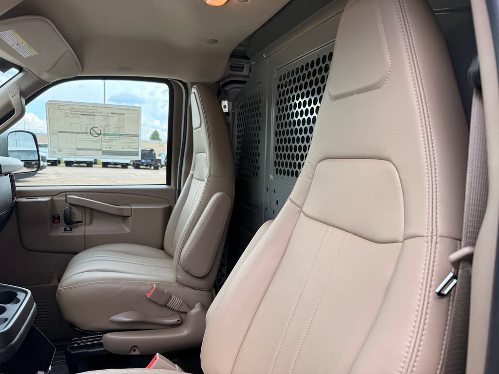 2026 Chevrolet Express Cargo Work Van - Photo 16