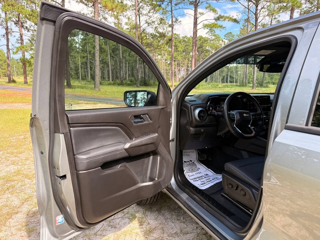 2025 Chevrolet Colorado LT - Photo 11