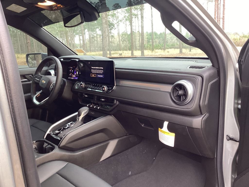 2025 Chevrolet Colorado LT - Photo 14