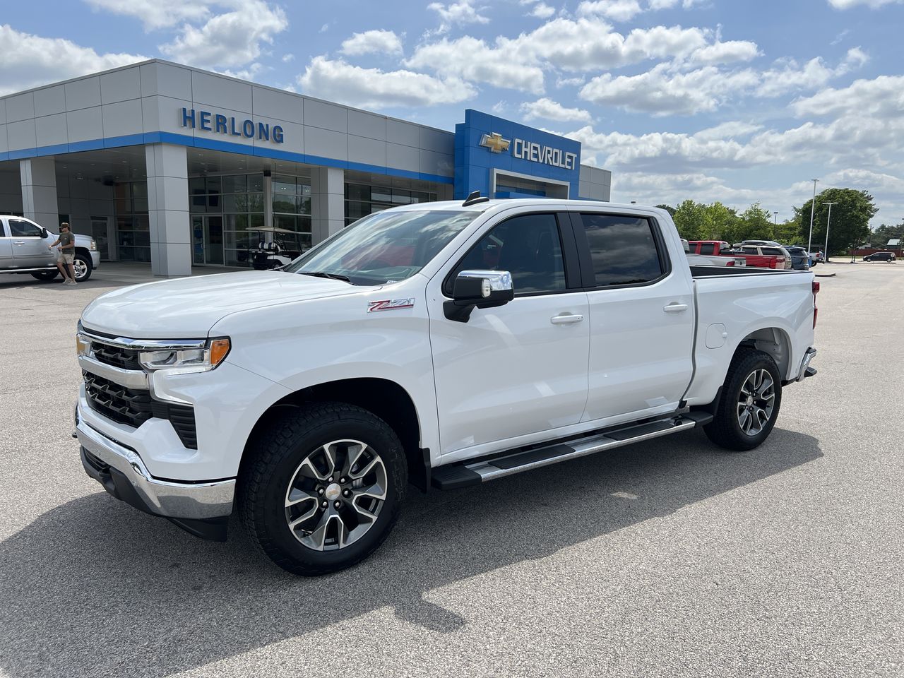 2025 Chevrolet Silverado 1500 LT photo 4