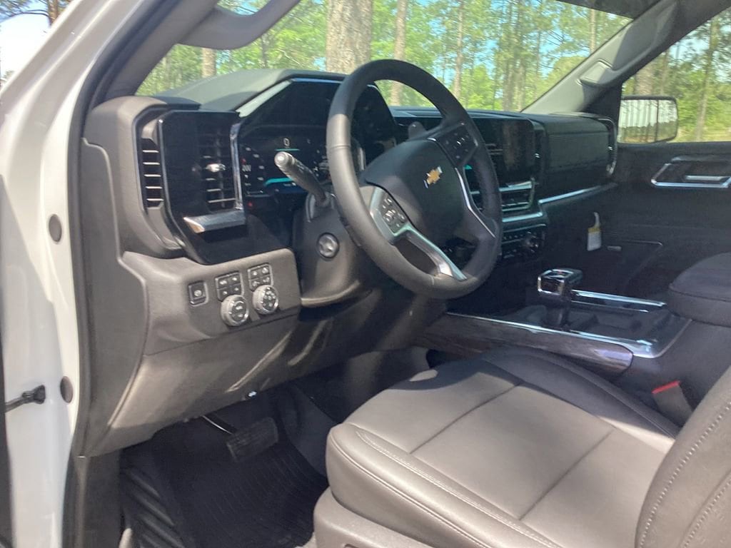 2026 Chevrolet Silverado 1500 LTZ - Photo 11