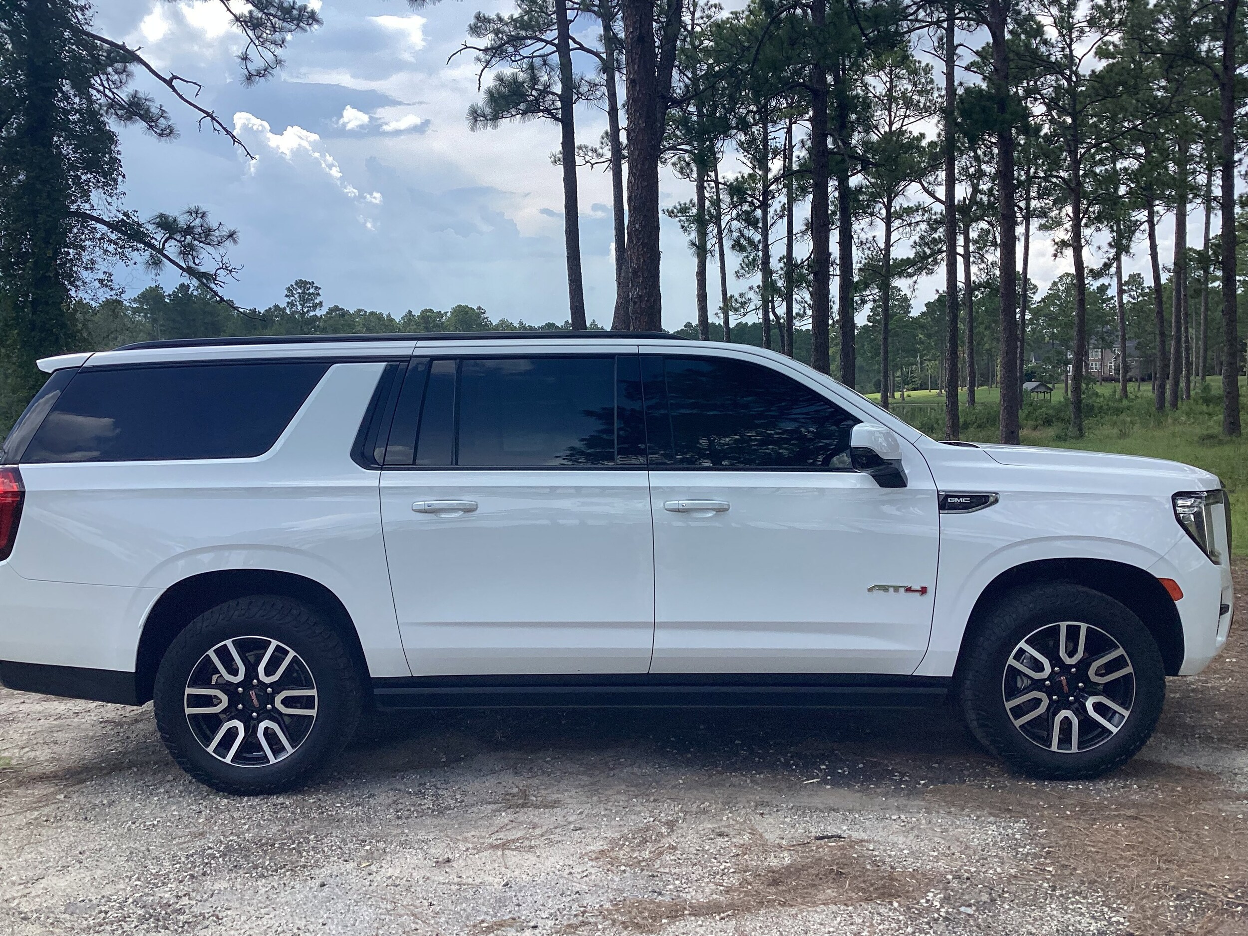 2021 Gmc Yukon XL AT4 photo 2