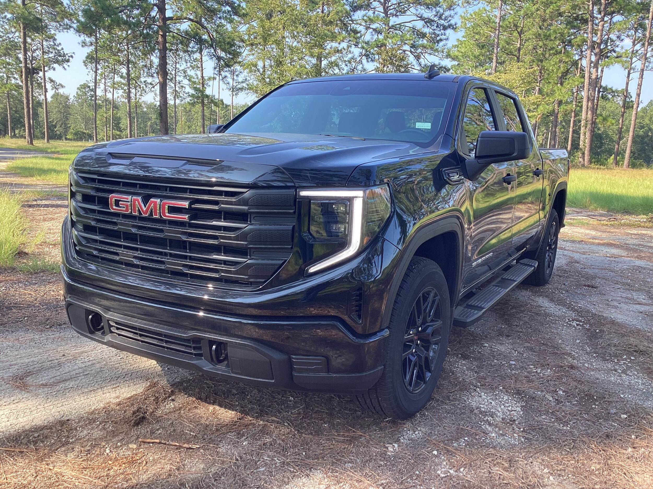 2025 GMC Sierra 1500 Pro's photo