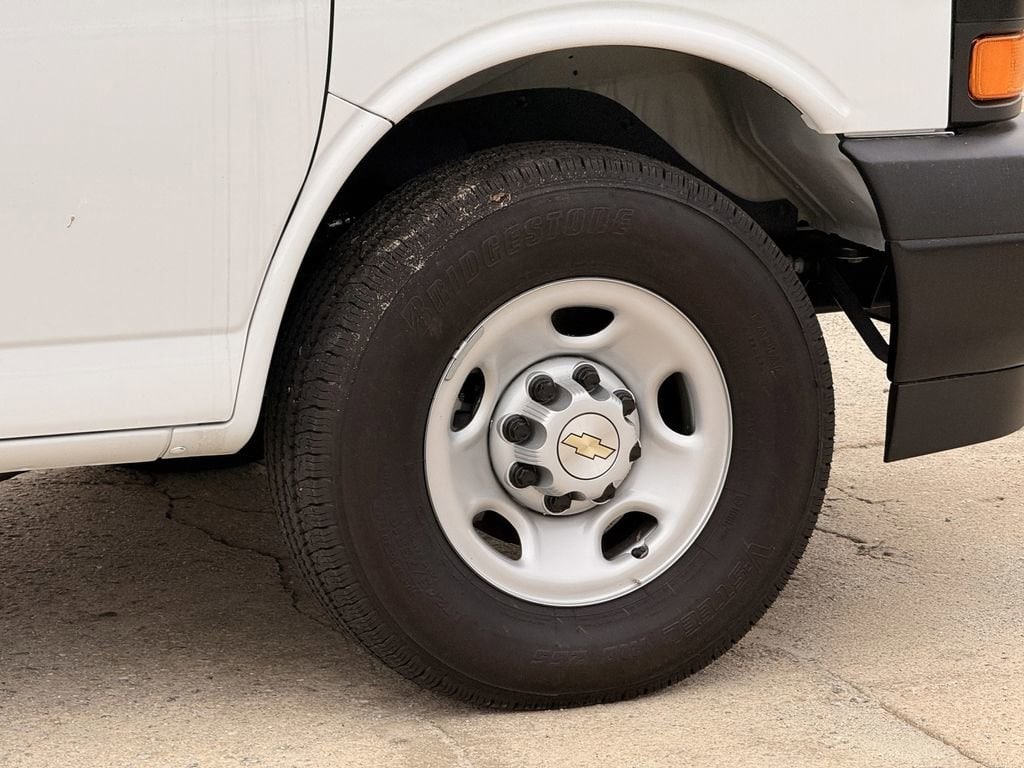 2025 Chevrolet Express Cargo Work Van - Photo 13