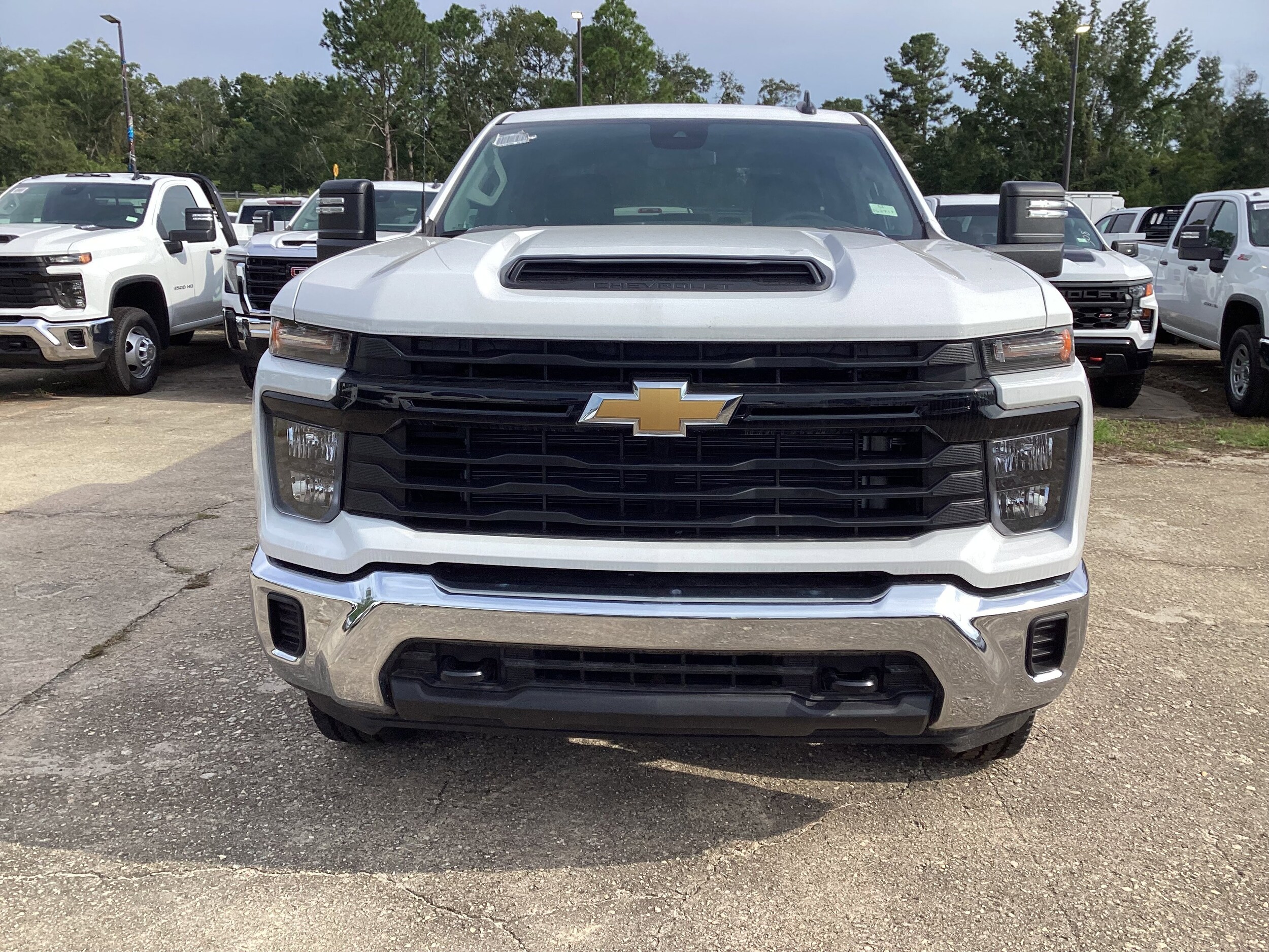 2025 Chevrolet Silverado 2500HD photo 2