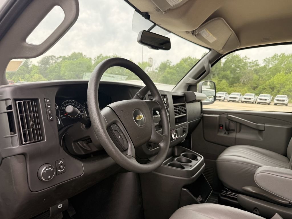 2025 Chevrolet Express Cargo Work Van - Photo 16