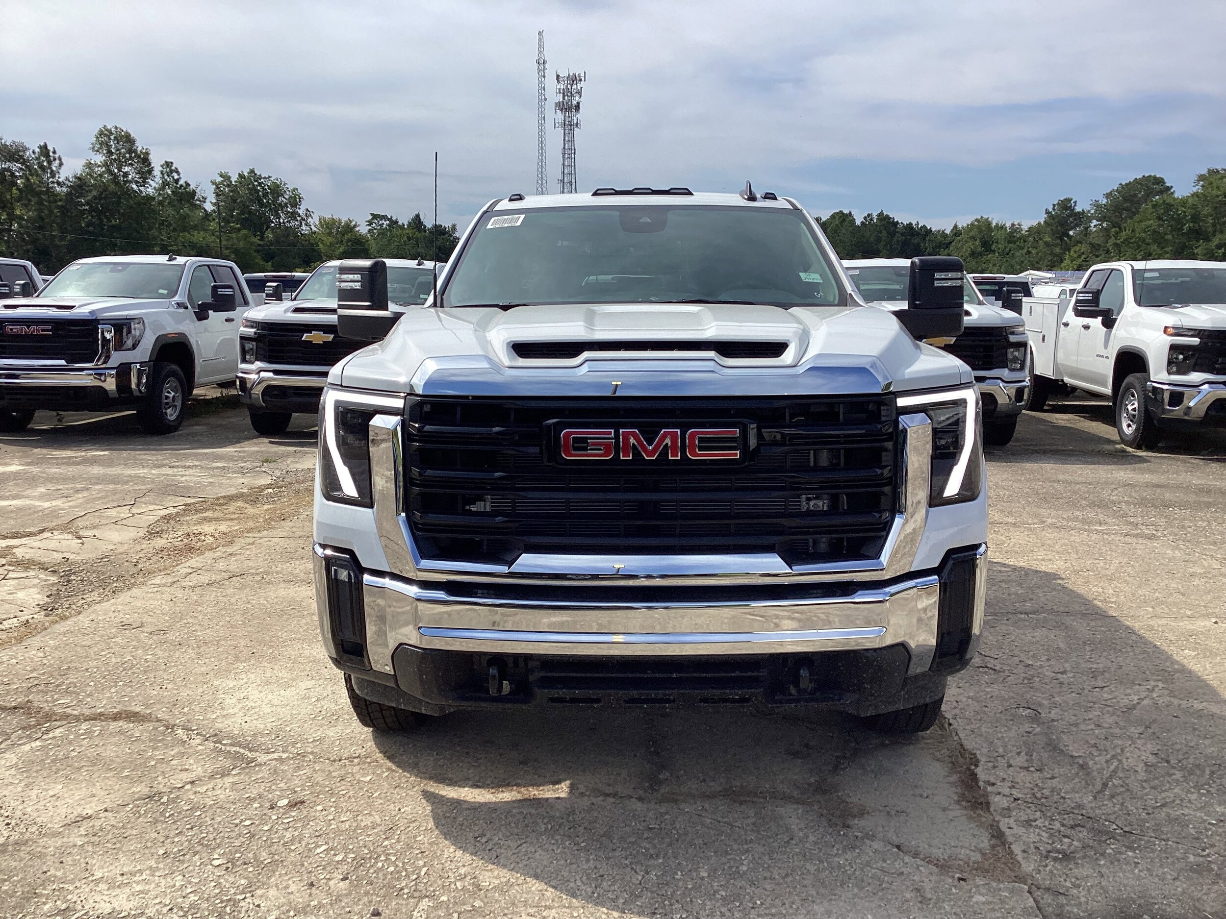 2025 Gmc Sierra 3500 HD Pro photo 2