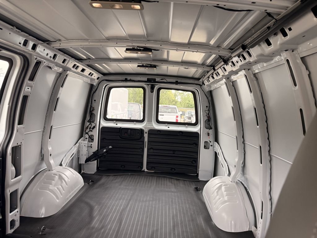 2025 Chevrolet Express Cargo Work Van - Photo 11