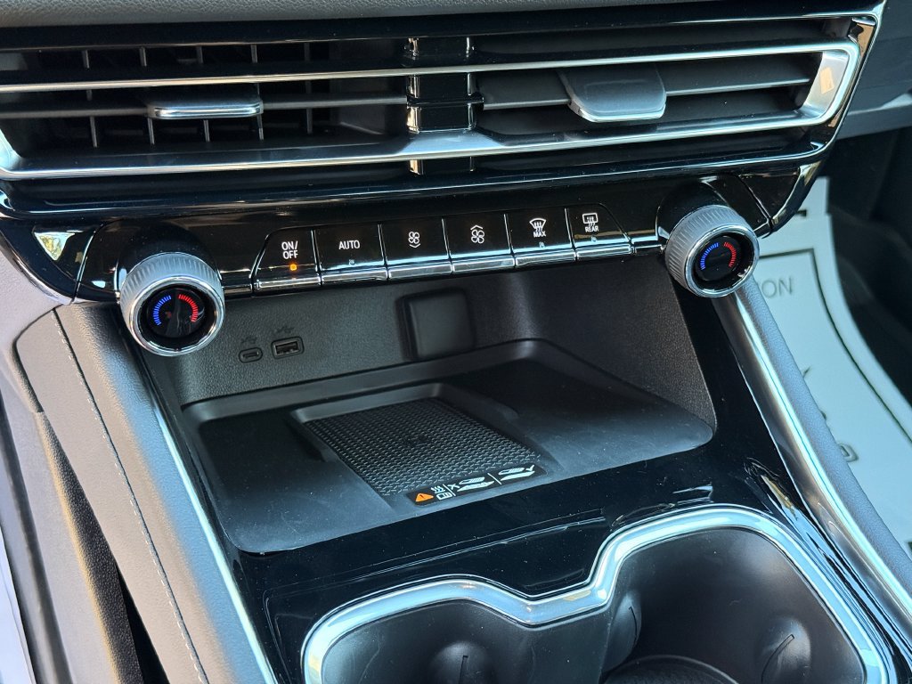 2027 Chevrolet Traverse LT - Photo 19