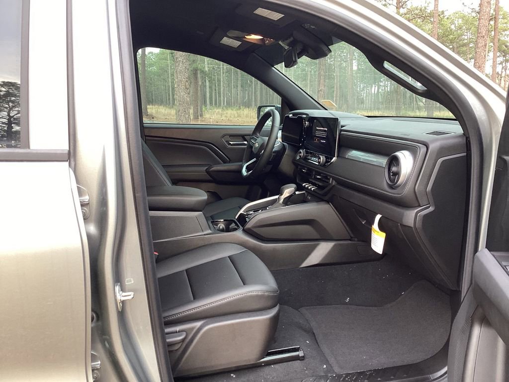 2025 Chevrolet Colorado LT - Photo 13