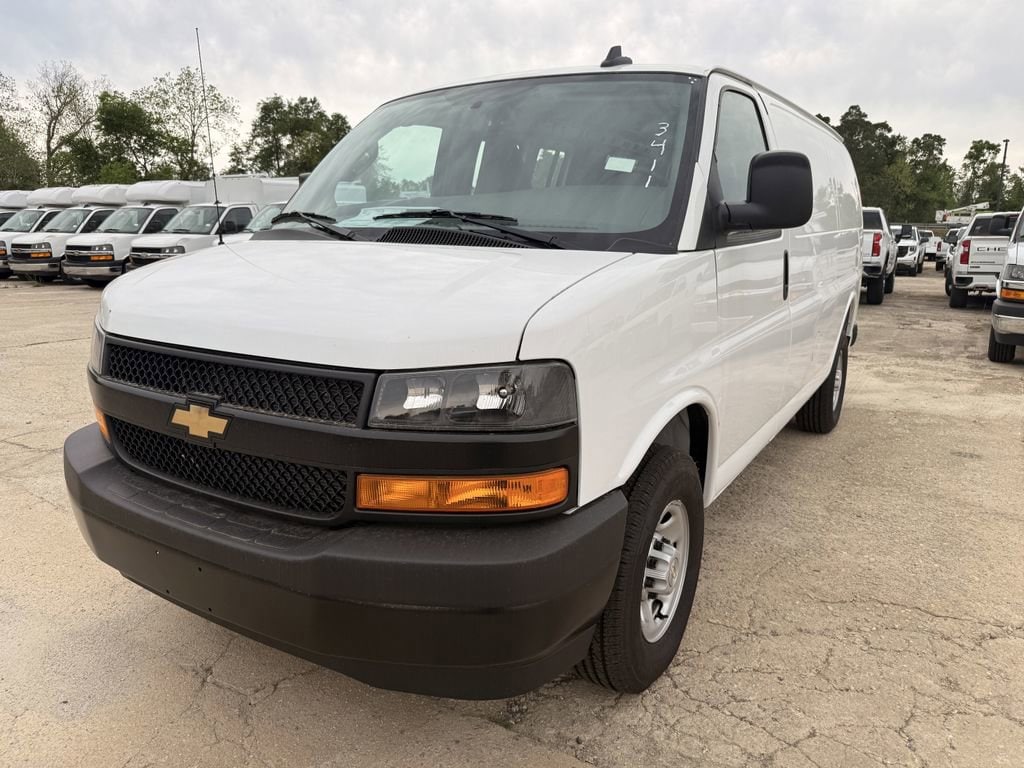 2025 Chevrolet Express 2500 Work Van HD's photo