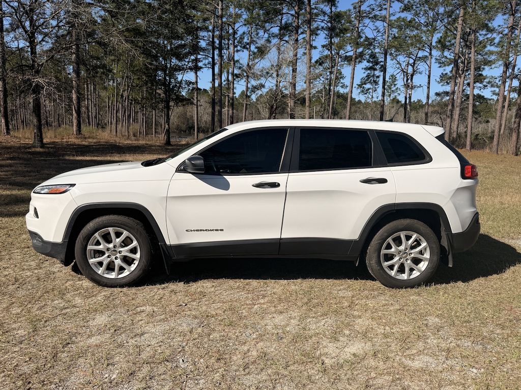 Used 2017 Jeep Cherokee Sport FWD SUV