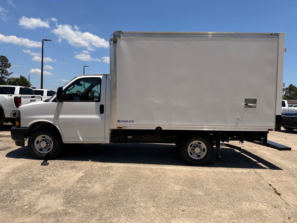 New 2026 Chevrolet Express Cutaway 3500 1WT Cutaway Van