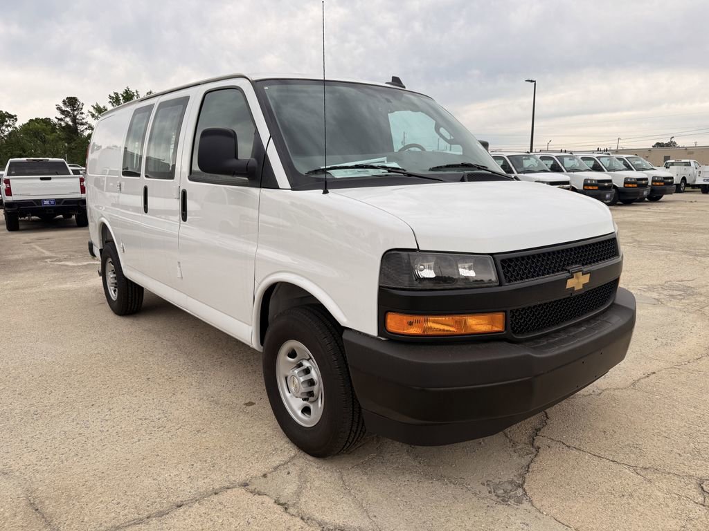 2025 Chevrolet Express Cargo Work Van - Photo 7
