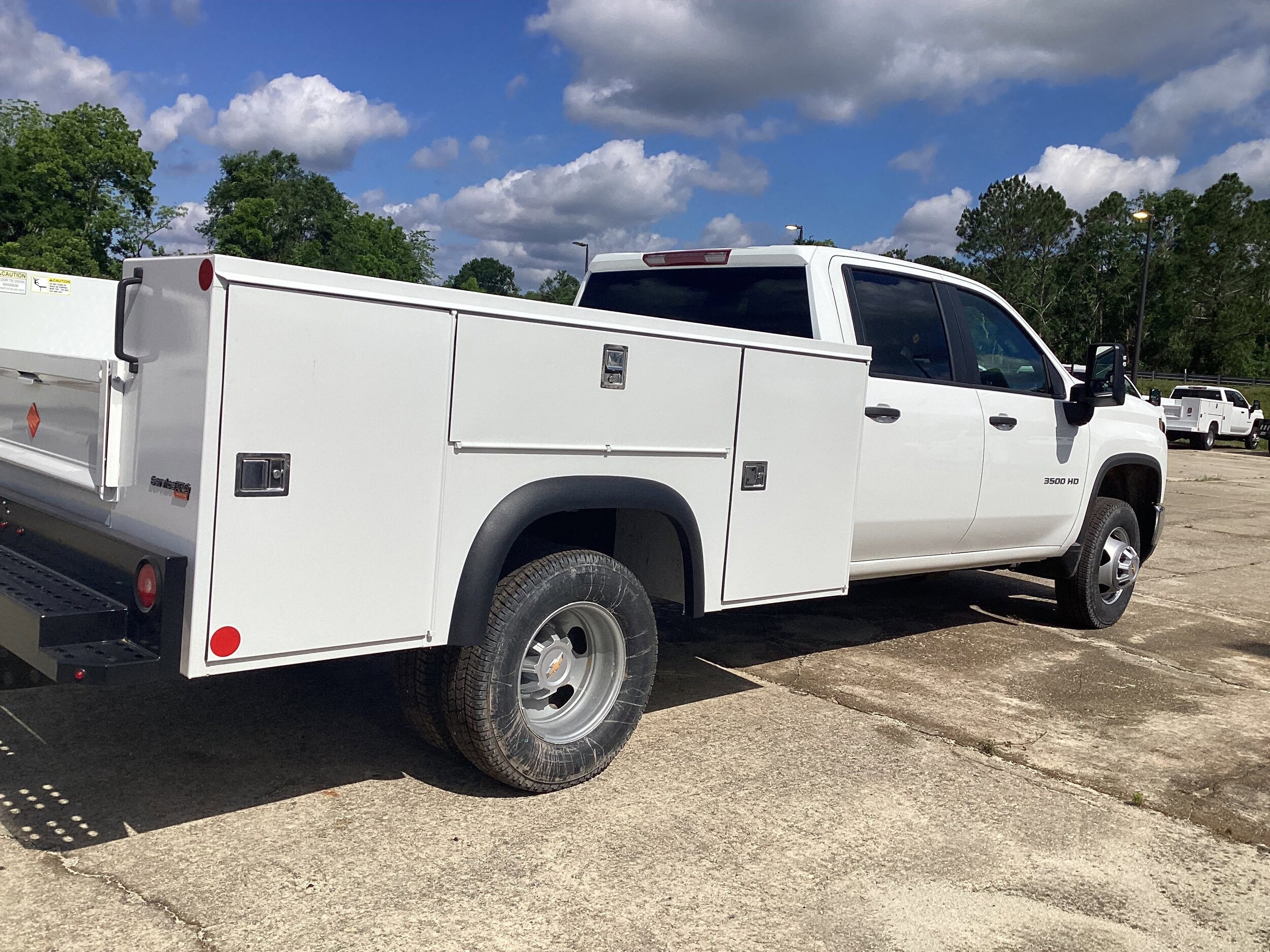 2025 Chevrolet Silverado 3500HD Work Truck photo 2