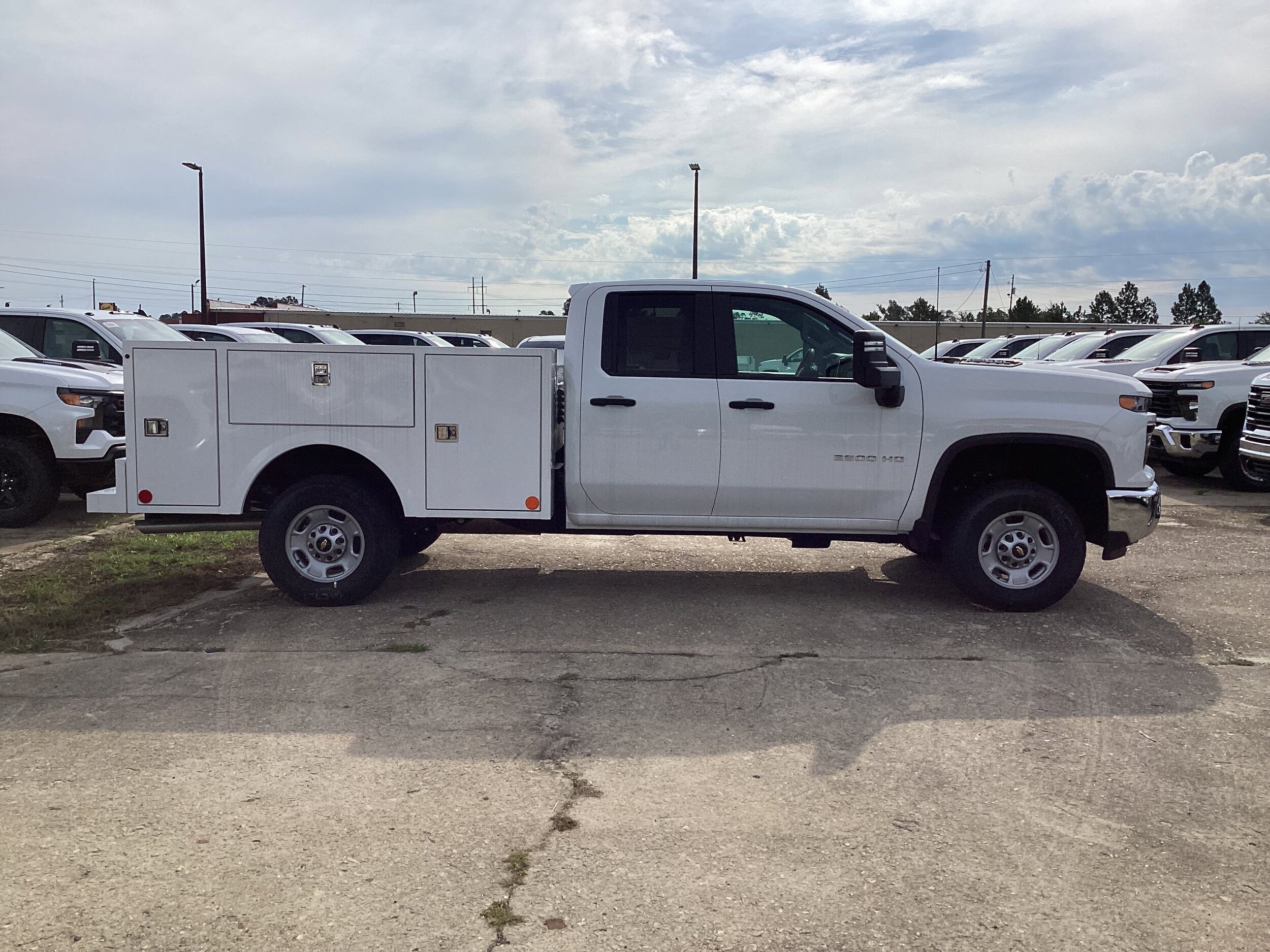 2025 Chevrolet Silverado 2500HD photo 3