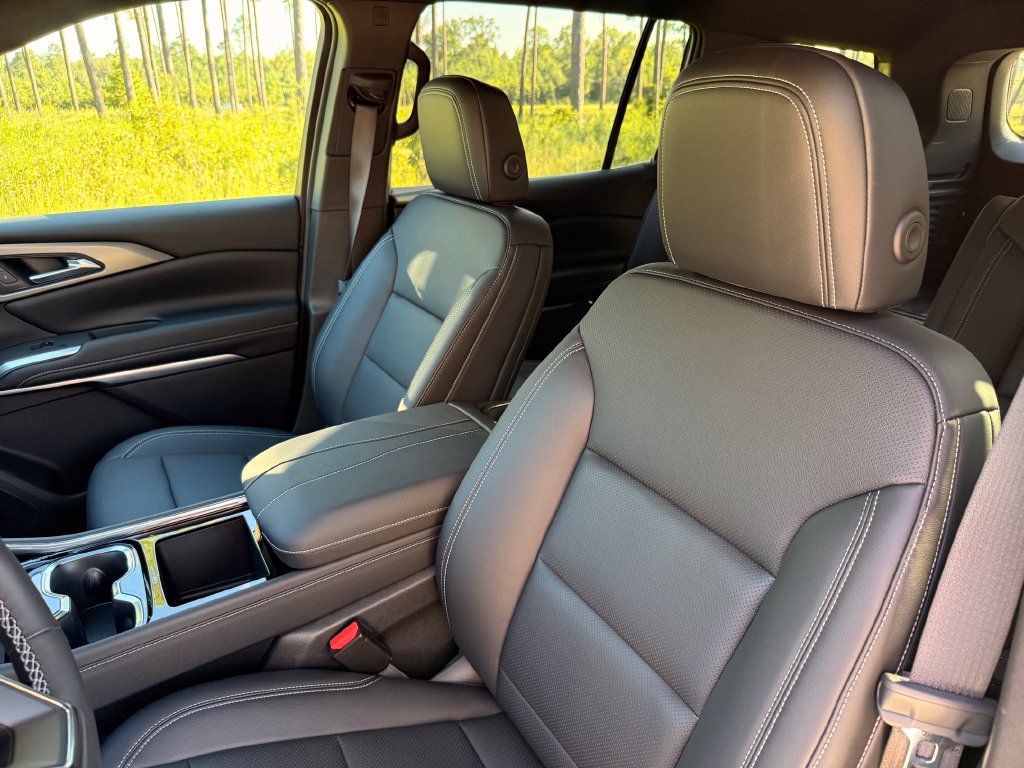 2027 Chevrolet Traverse LT - Photo 11