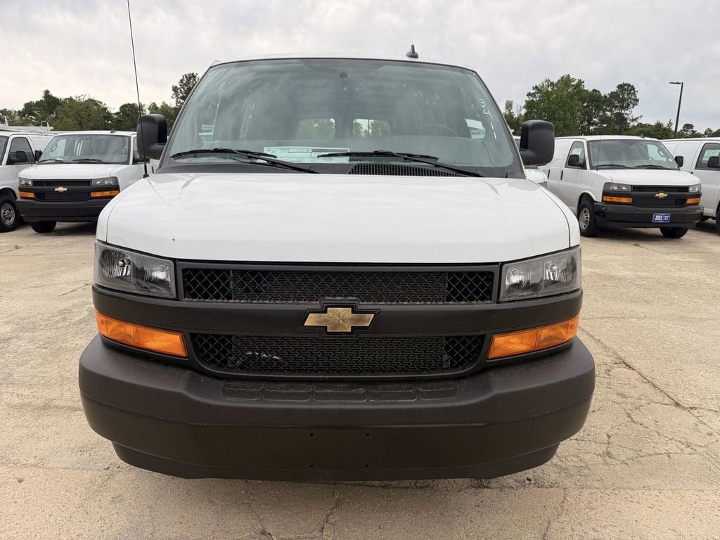 2025 Chevrolet Express Cargo Work Van - Photo 8