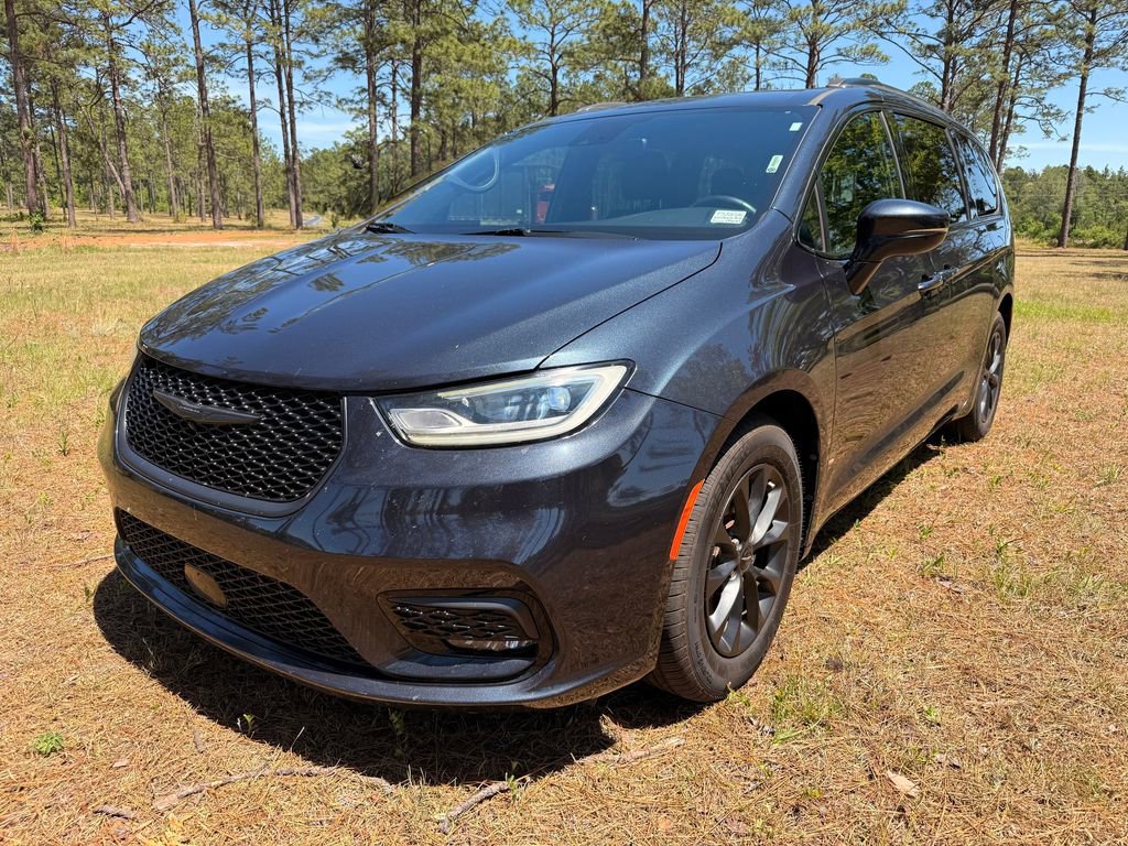 2021 Chrysler Pacifica Touring's photo