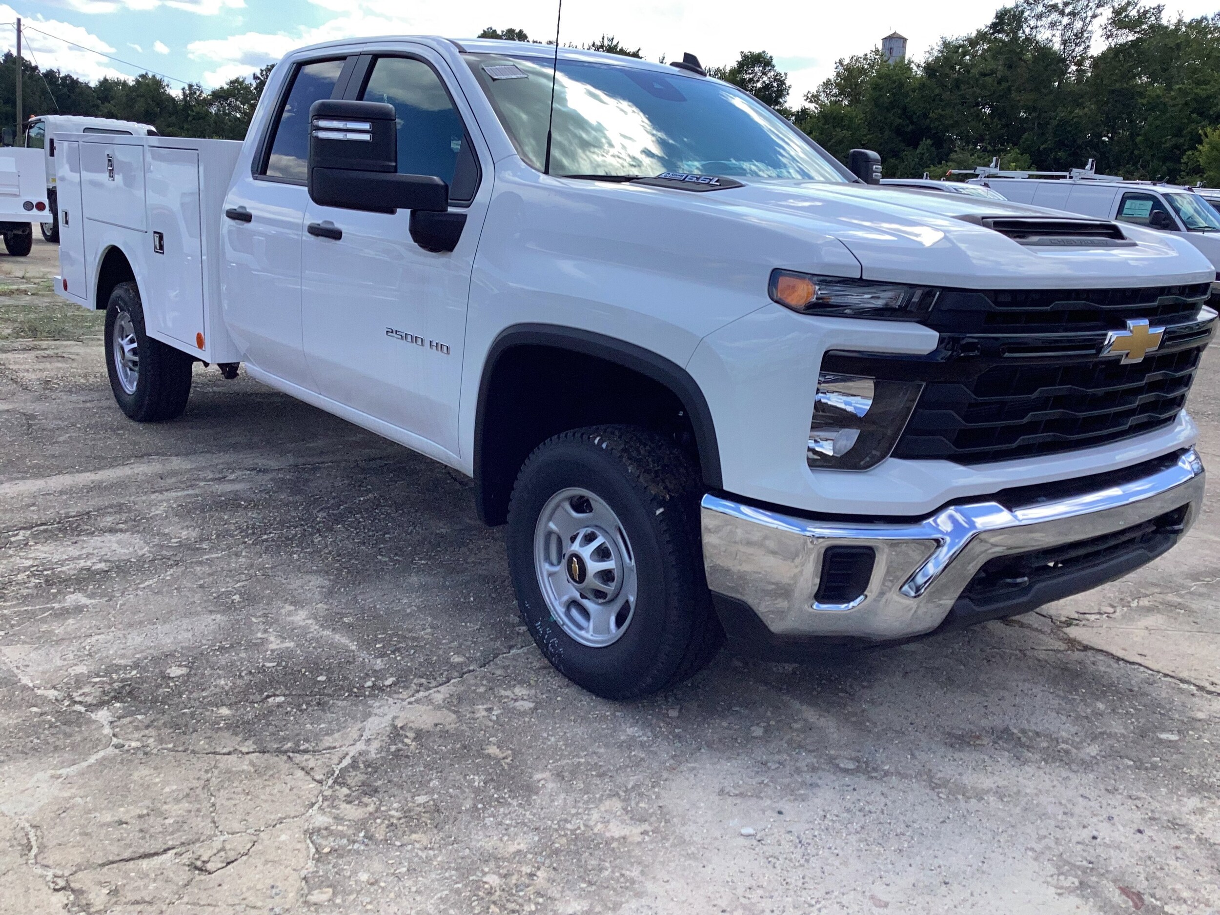 2025 Chevrolet Silverado 2500HD photo 3