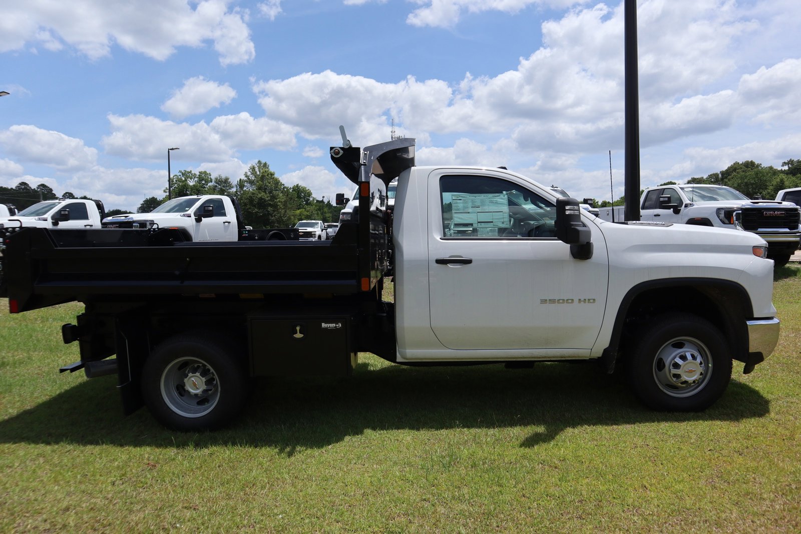 2024 Chevrolet Silverado 3500HD Work Truck photo 2