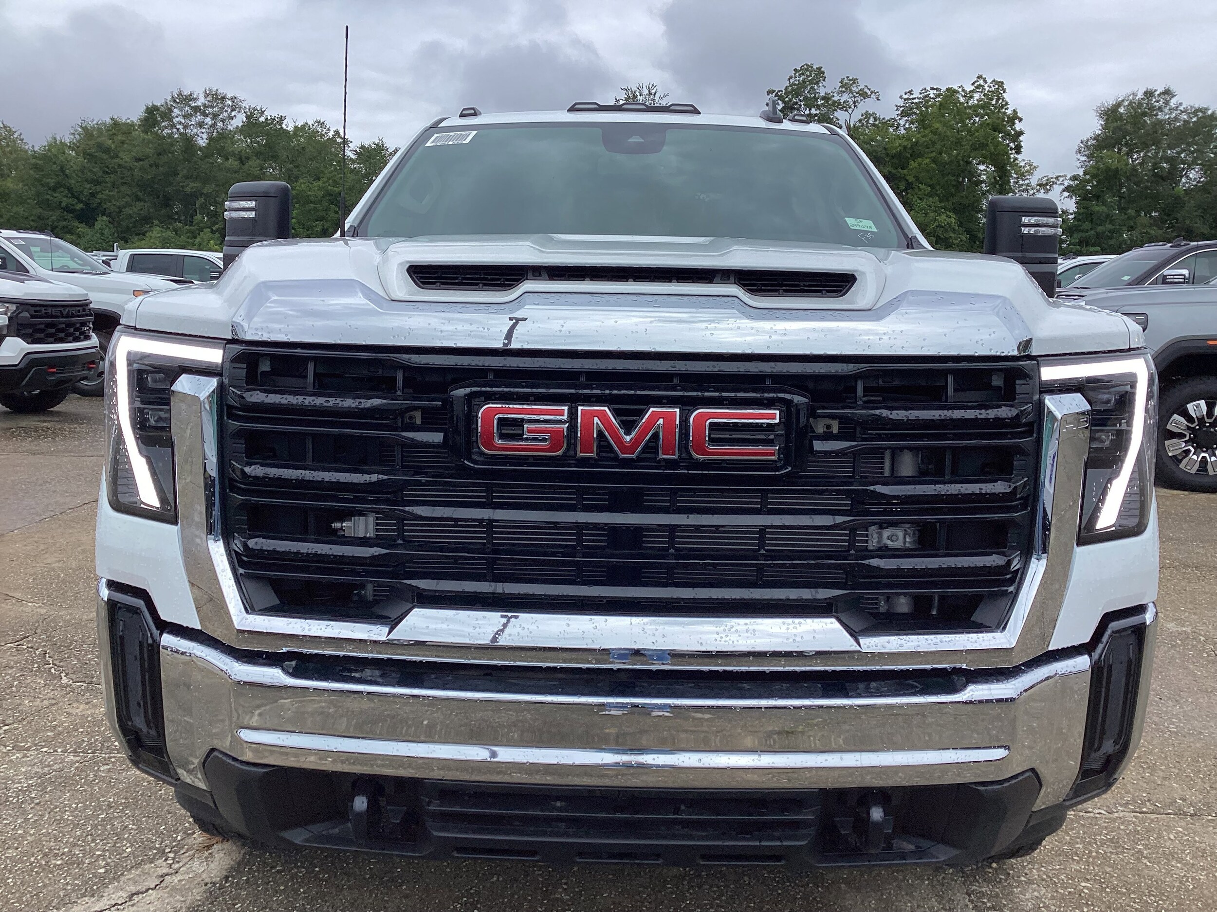 2025 Gmc Sierra 3500 HD Pro photo 2