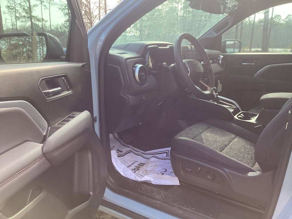 2025 Chevrolet Colorado Z71 - Photo 9