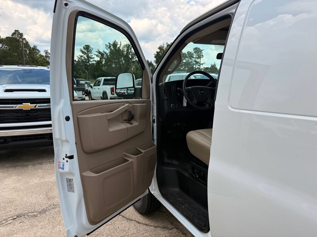 2026 Chevrolet Express Cargo Work Van - Photo 15