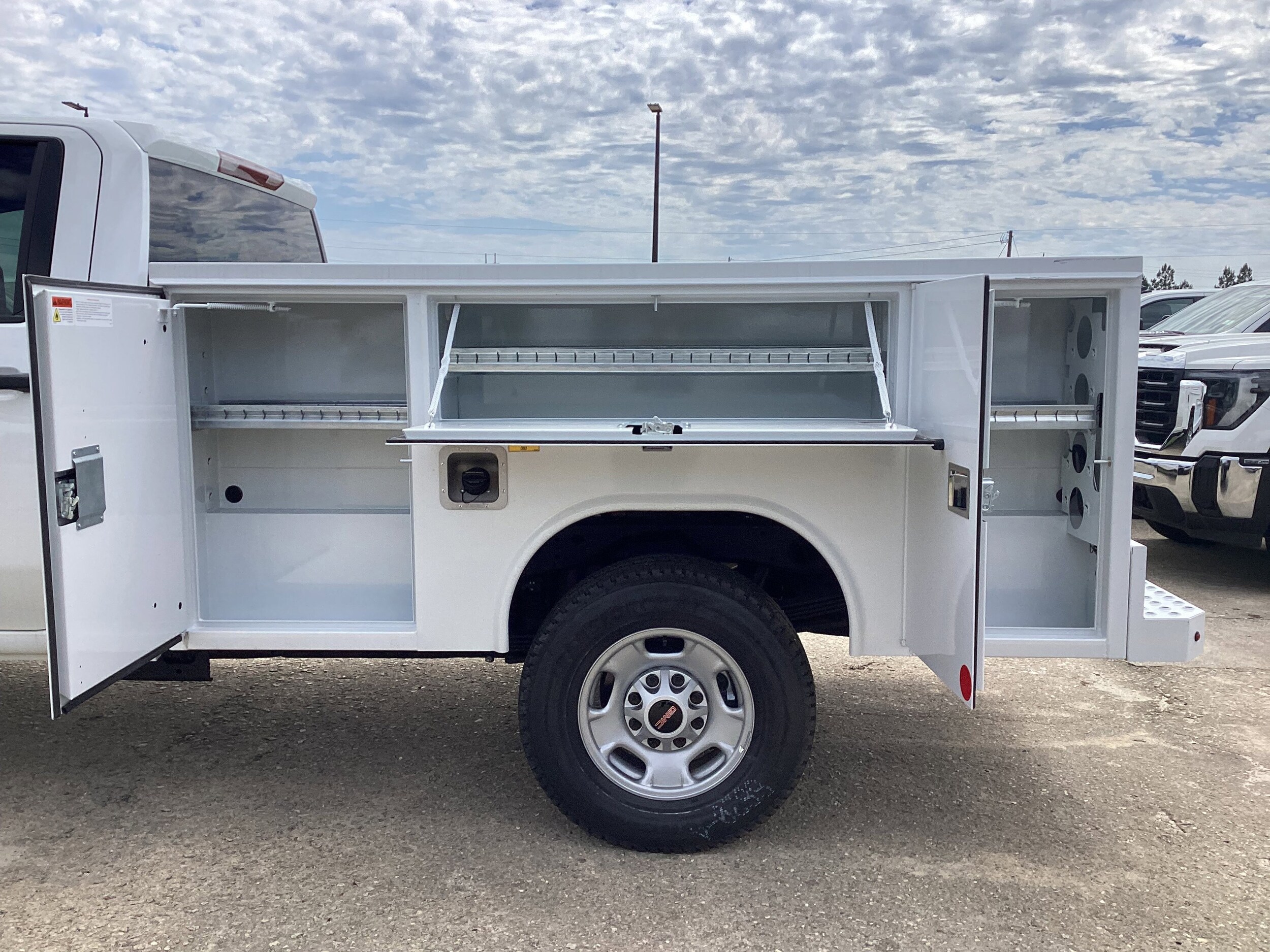 2025 Gmc Sierra 2500 HD Pro photo 2