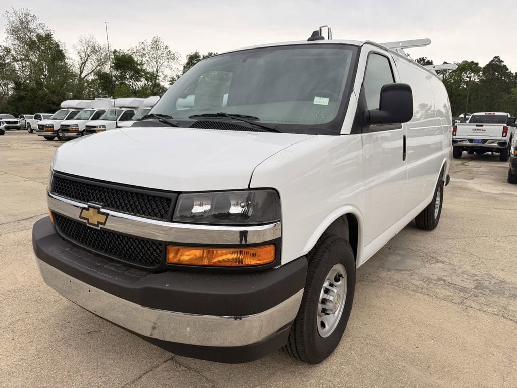 2025 Chevrolet Express 2500 Work Van HD's photo