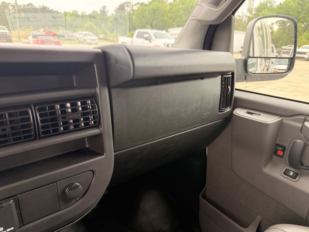 2025 Chevrolet Express Cargo Work Van - Photo 18