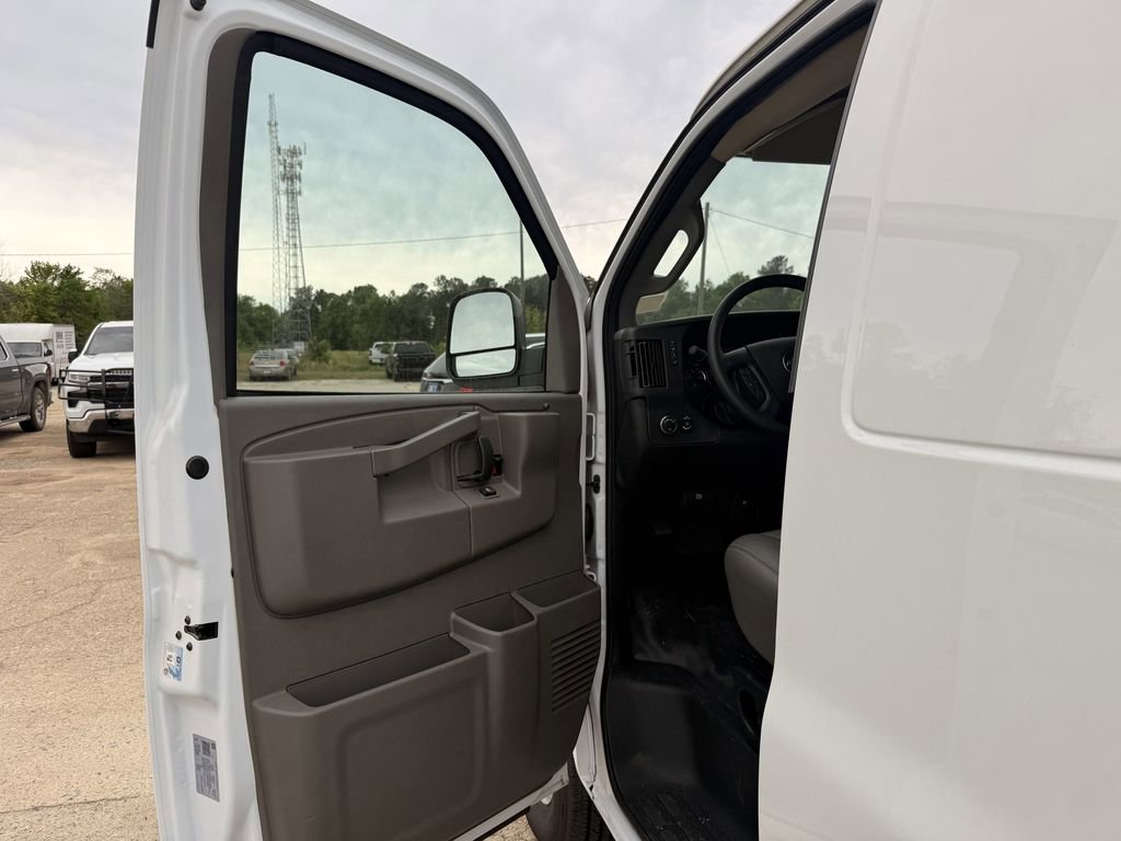 2025 Chevrolet Express Cargo Work Van - Photo 14