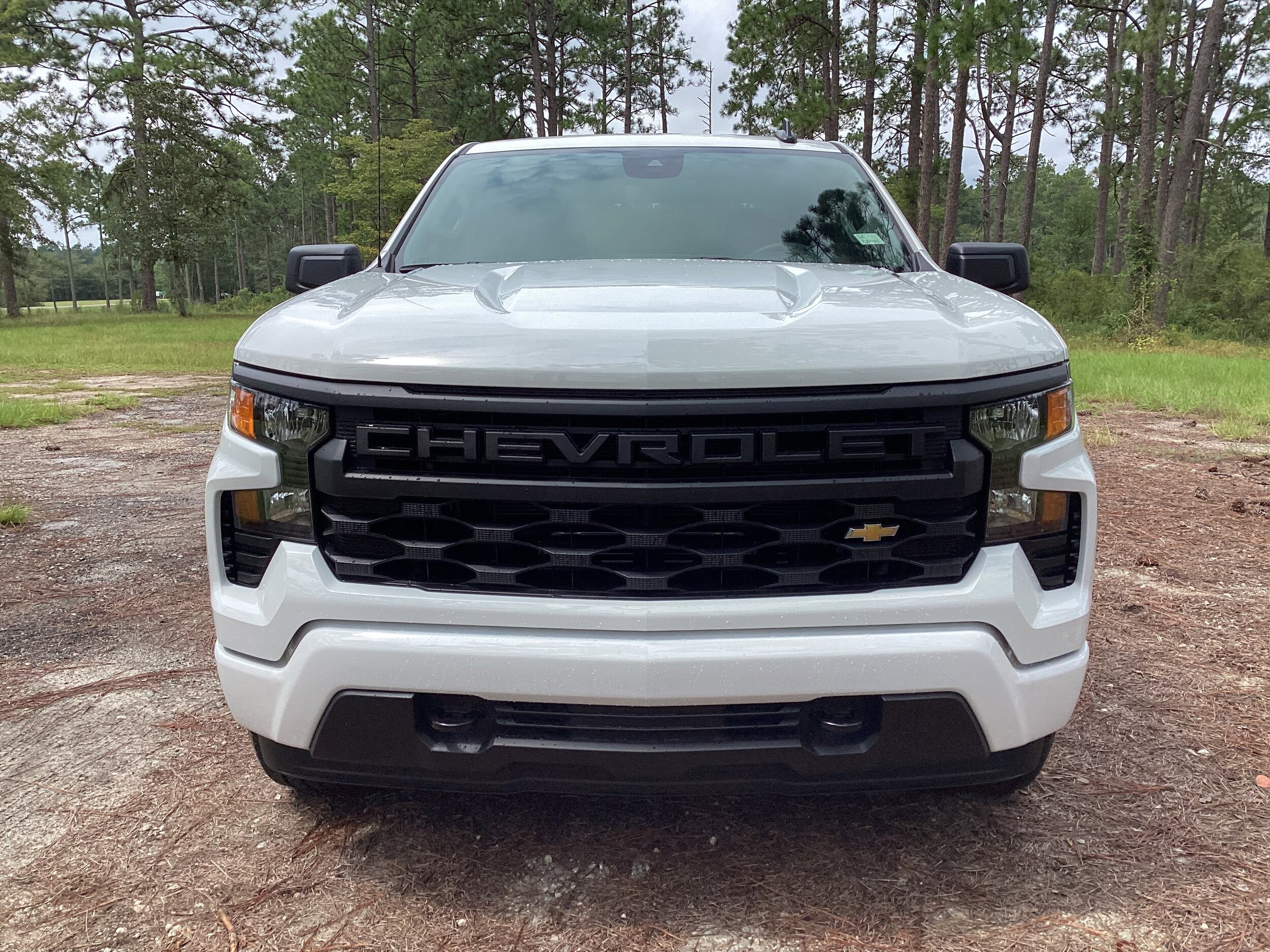 2025 Chevrolet Silverado 1500 Custom photo 2