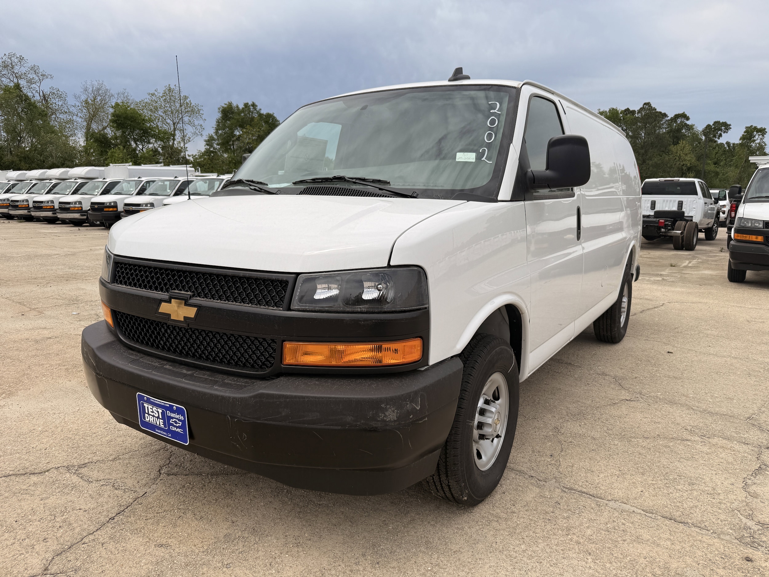 2025 Chevrolet Express 2500 Work Van HD's photo