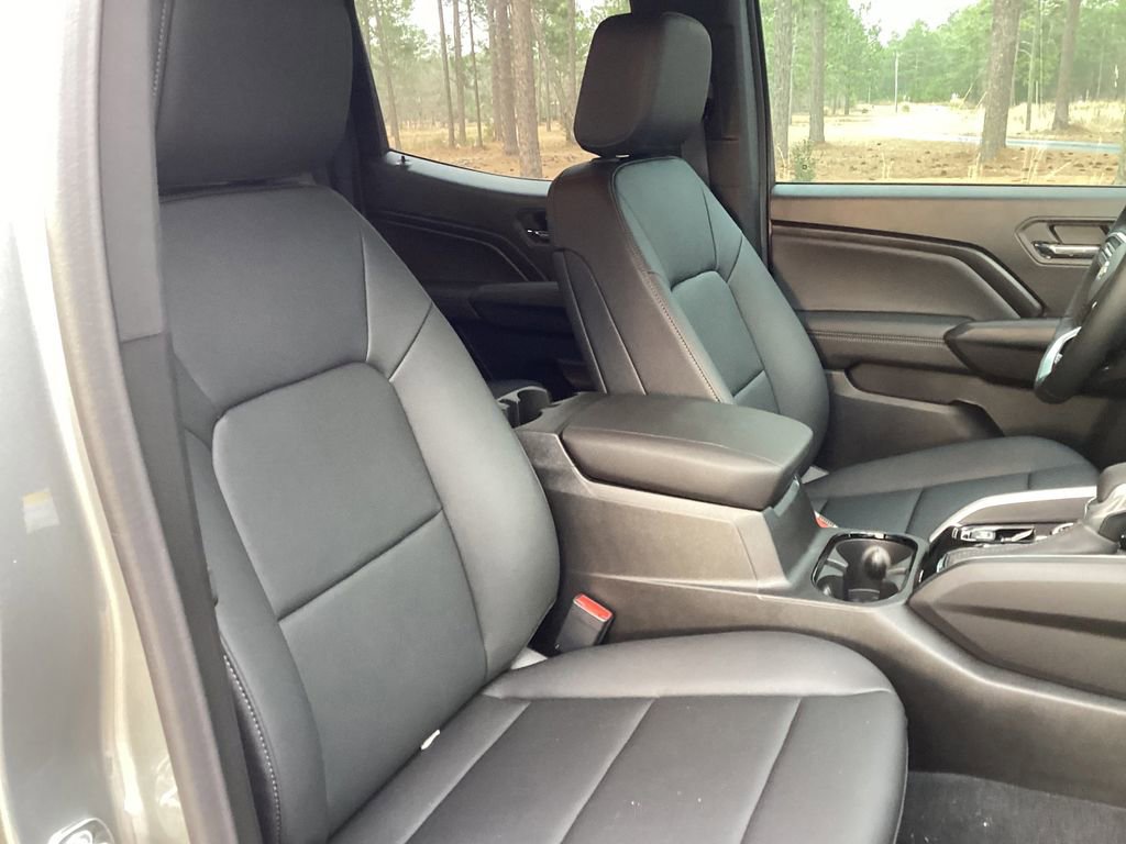 2025 Chevrolet Colorado LT - Photo 15