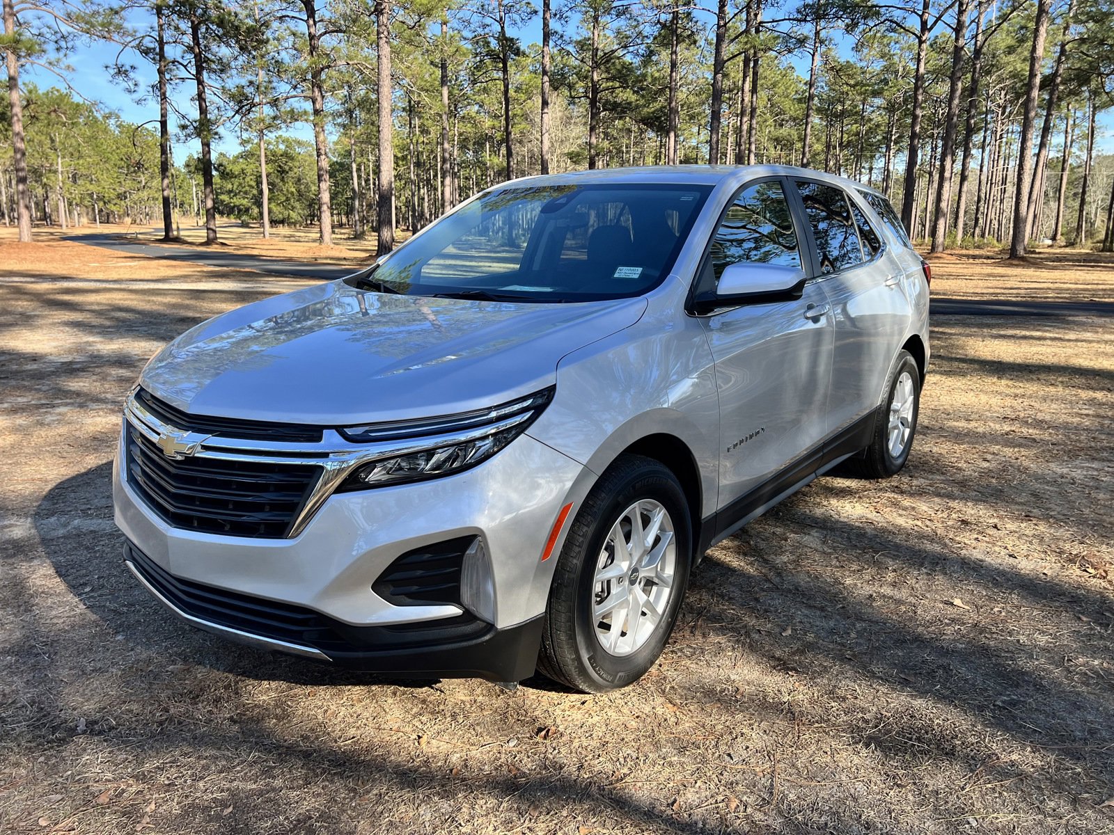 2022 Chevrolet Equinox LT photo 2