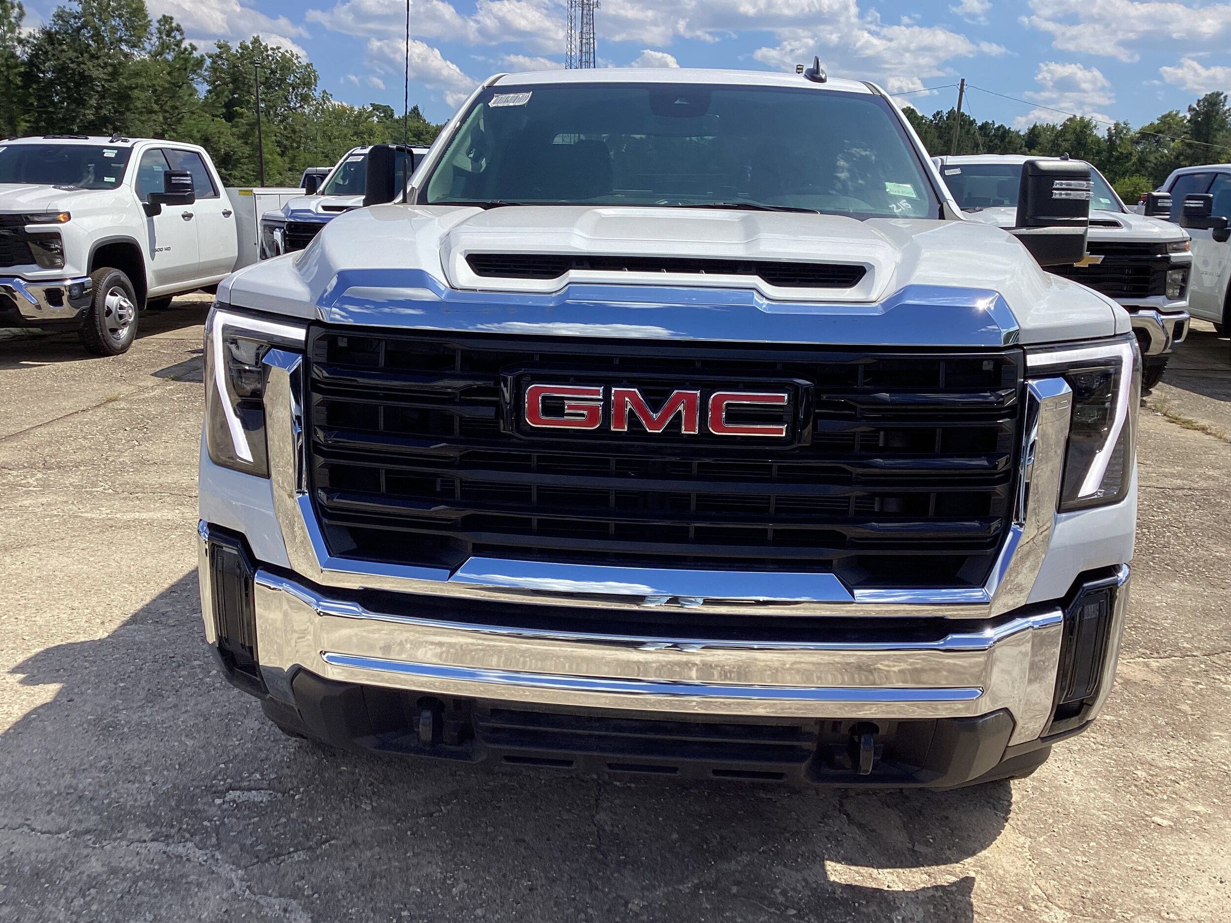 2025 Gmc Sierra 2500 HD Pro photo 2