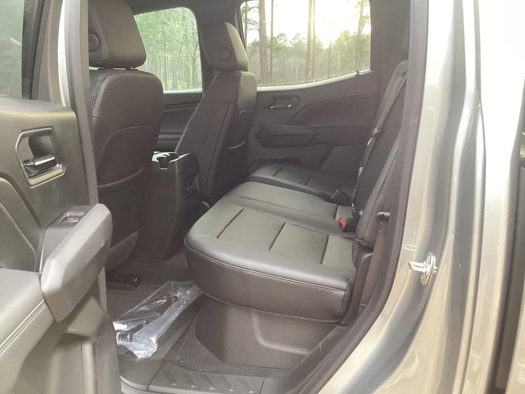 2025 Chevrolet Colorado LT - Photo 10