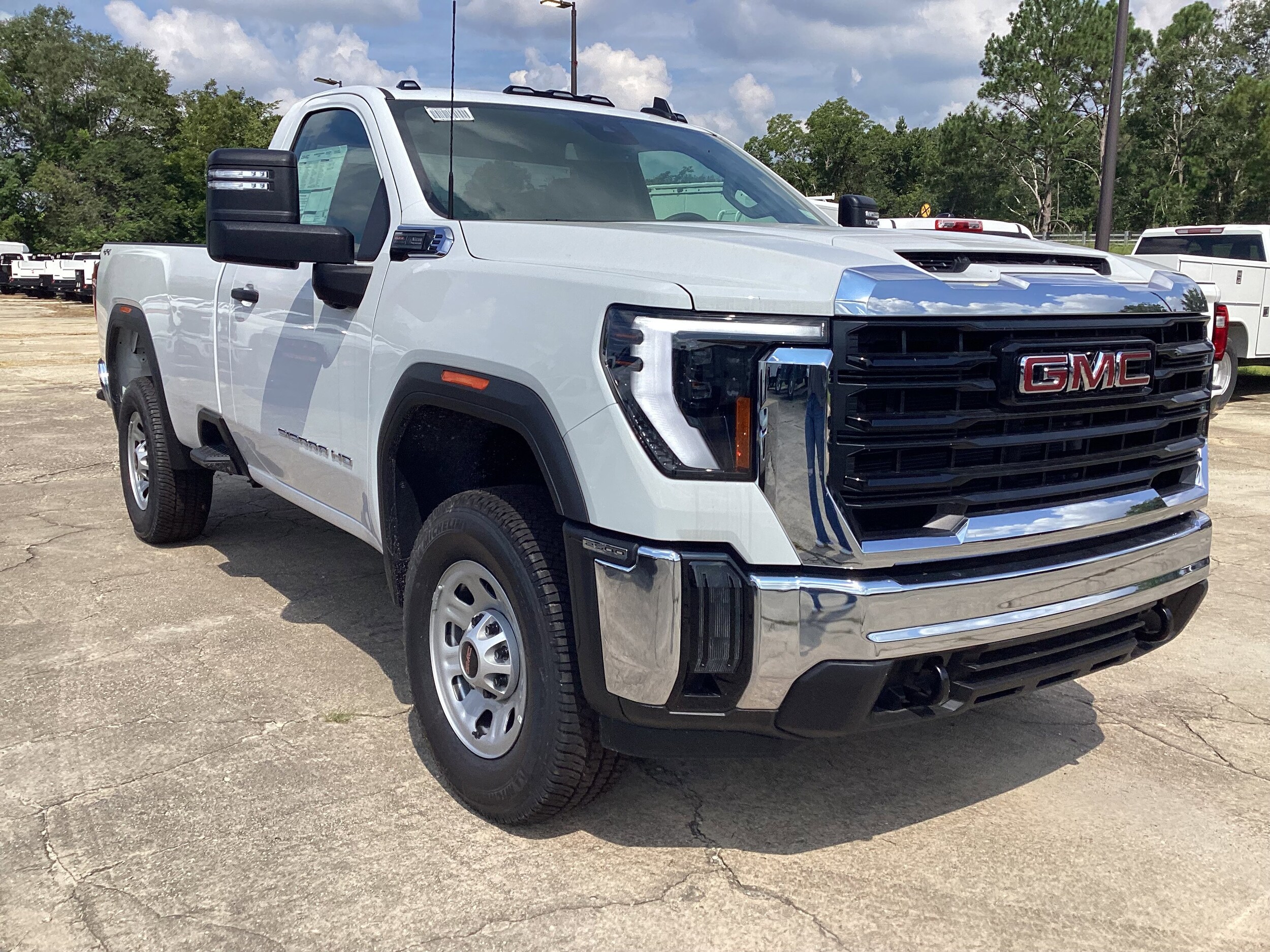2025 Gmc Sierra 2500 HD Pro photo 3