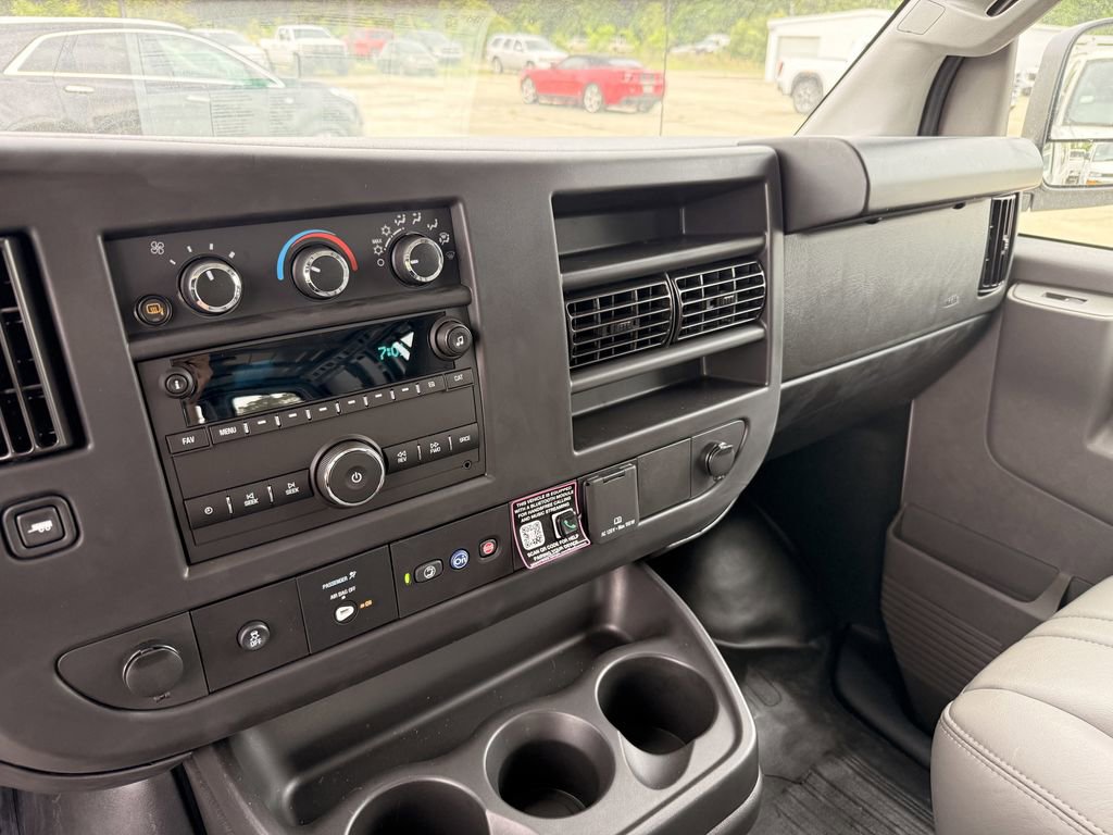 2025 Chevrolet Express Cargo Work Van - Photo 18