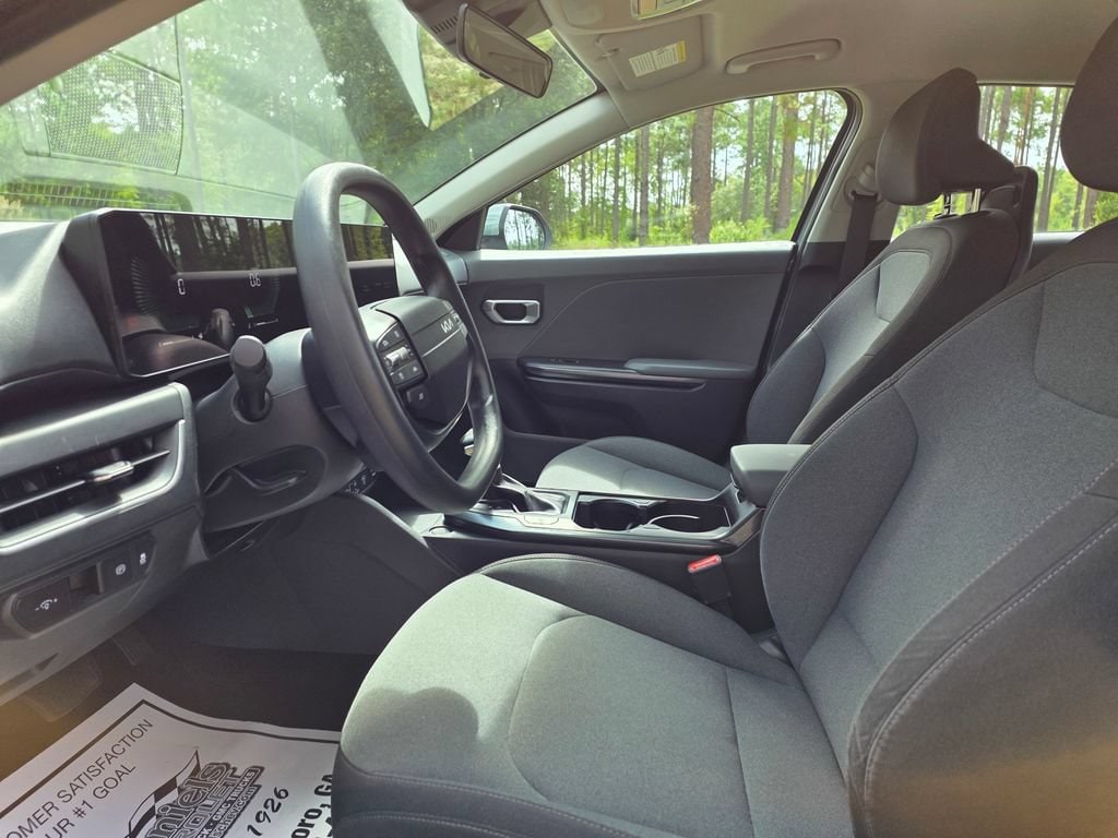 2025 Kia K4 LXS - Photo 12