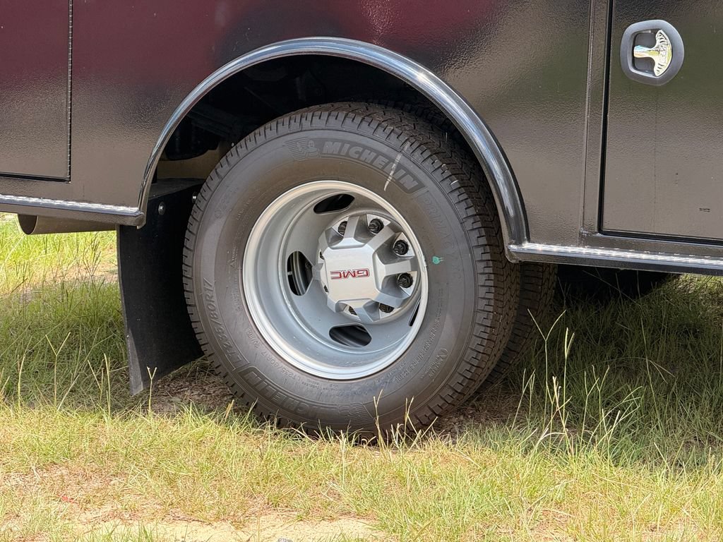 2025 GMC Sierra 3500 Chassis Cab Pro - Photo 11