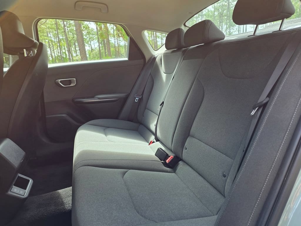 2025 Kia K4 LXS - Photo 15