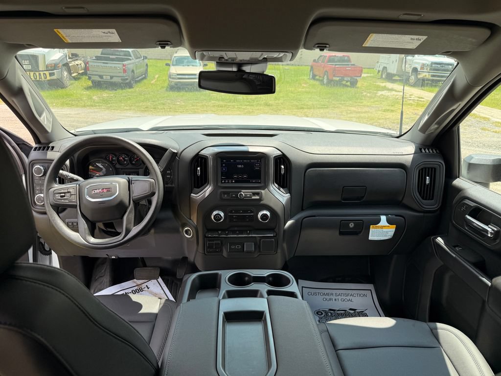 2025 GMC Sierra 3500 Chassis Cab Pro - Photo 15