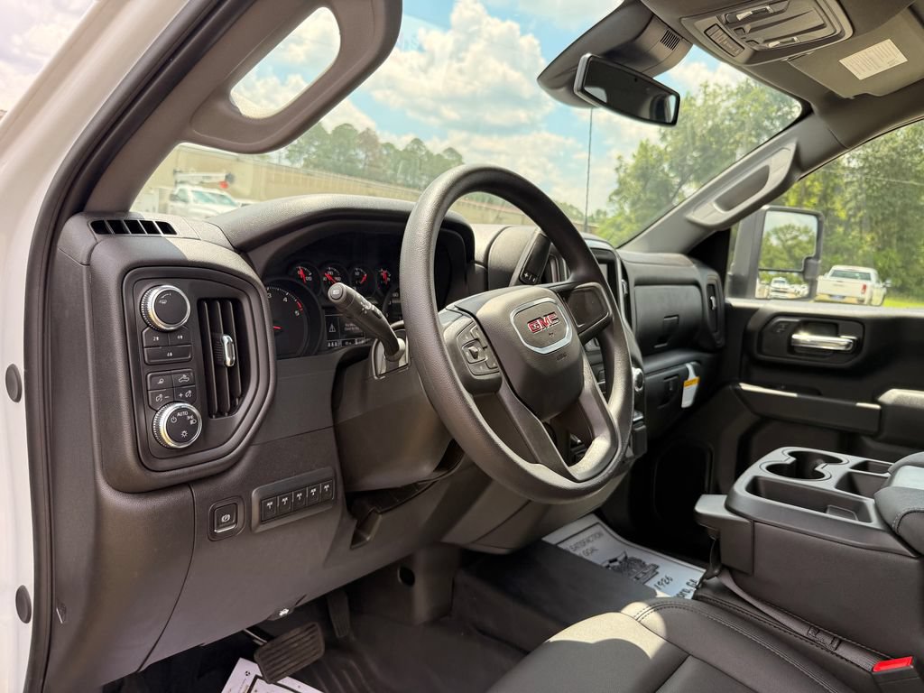 2025 GMC Sierra 3500 Chassis Cab Pro - Photo 14