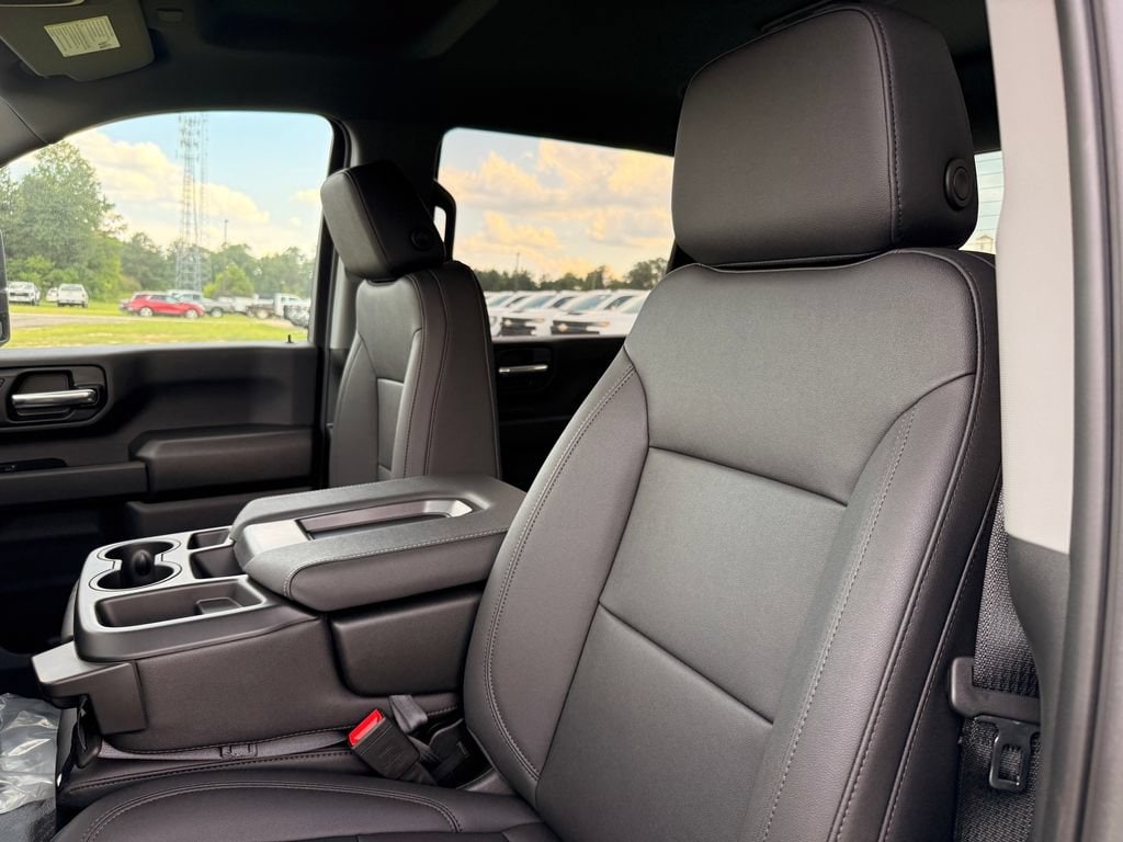 2025 GMC Sierra 3500 Chassis Cab Pro - Photo 13